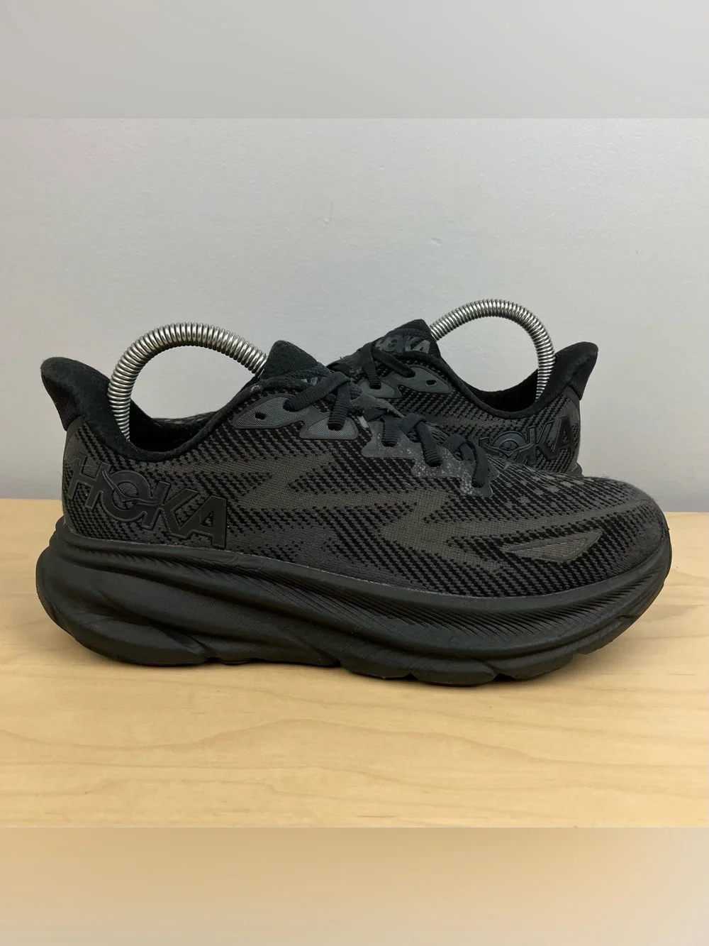 Hoka One One Women’s Size 8.0 B Clifton 9 Triple Black Athletic Running Shoes